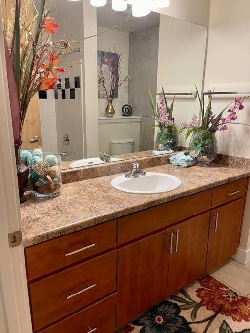Loft Living Downtown At Its Best! Very Spacious Phoenix Bagian luar foto
