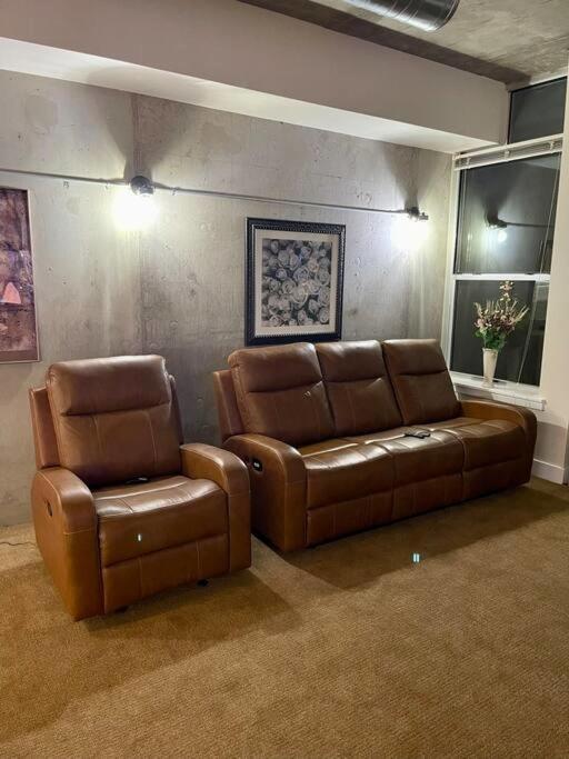 Loft Living Downtown At Its Best! Very Spacious Phoenix Bagian luar foto